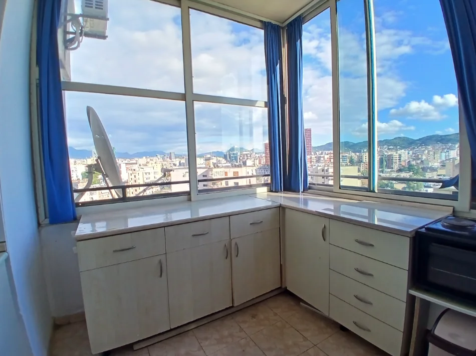 Tirane, jepet me qera apartament 1+1 Kati 9, 55 m² 450 € (Zogu I zi)