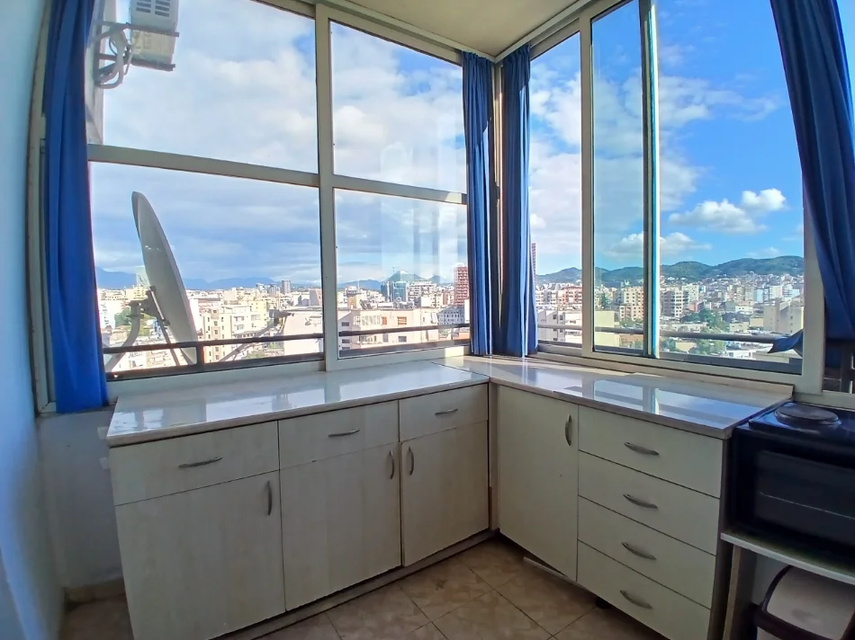 Tirane, jepet me qera apartament 1+1 Kati 9, 55 m² 450 € (Zogu I zi)
