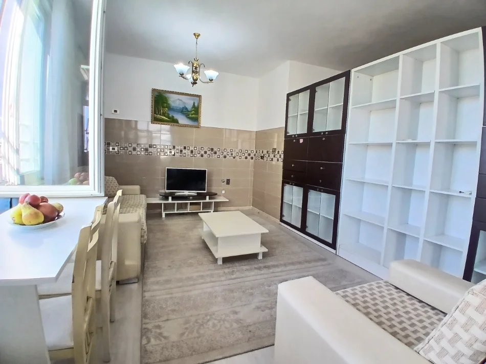 Tirane, jepet me qera apartament 1+1 Kati 9, 55 m² 450 € (Zogu I zi)