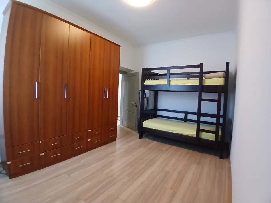 Tirane, jepet me qera apartament 2+1 Kati 3, 80 m² 600 € (Rruga e durresit)