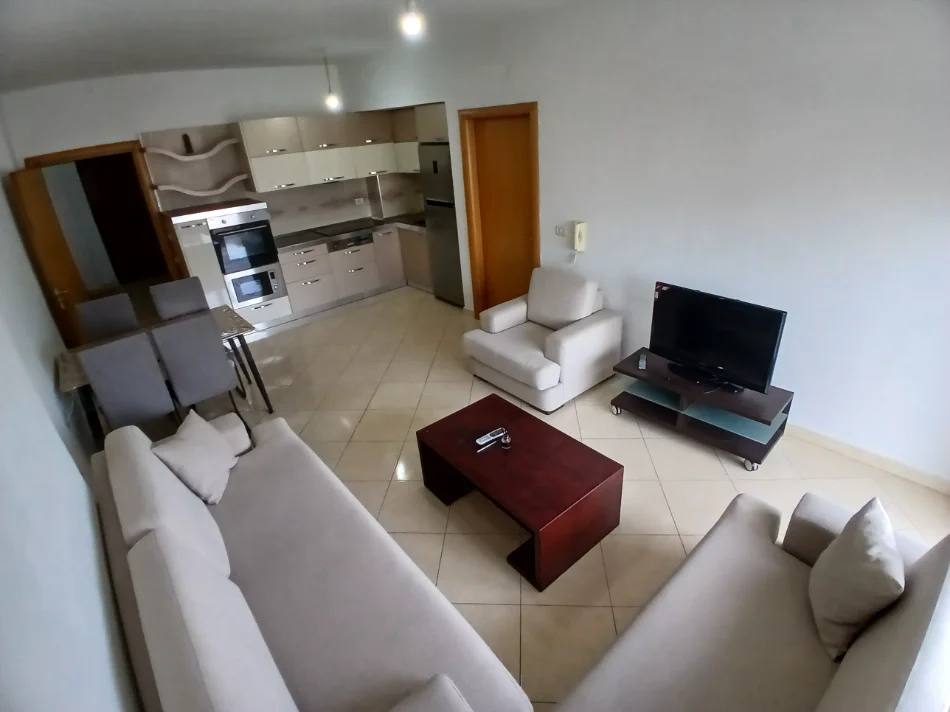Tirane, jepet me qera apartament 2+1+Ballkon Kati 6, 120 m² 600 € (Riza cerova)
