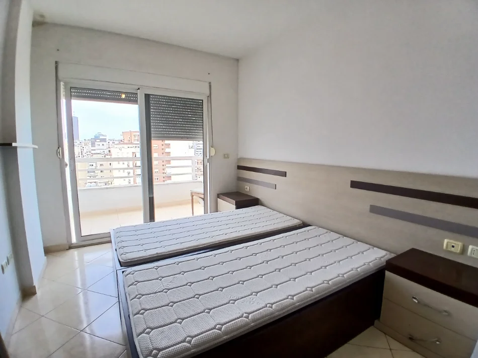 Tirane, jepet me qera apartament 2+1+Ballkon Kati 6, 120 m² 600 € (Riza cerova)