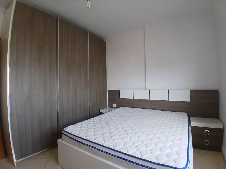 Tirane, jepet me qera apartament 2+1+Ballkon Kati 6, 120 m² 600 € (Riza cerova)