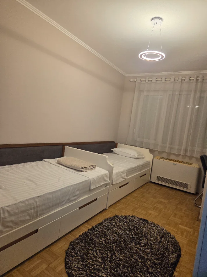Tirane, jepet me qera apartament 2+1+Ballkon Kati 7, 103 m² 900 € (Gjik Kuqali)