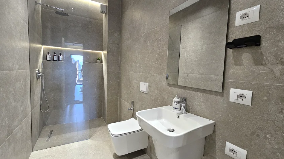 Tirane, shitet apartament 1+1 Kati 8, 63 m² 230.000 € (RRUGA E “BARRIKADAVE”)