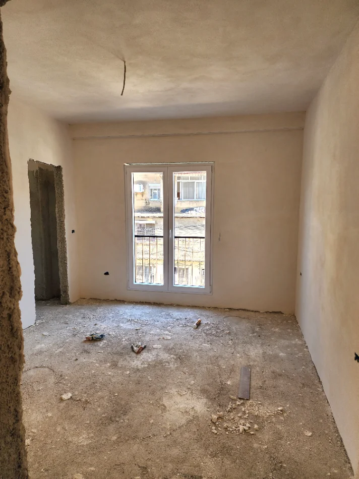 Tirane, shitet apartament 2+1+Ballkon Kati 1, 100 m² 
