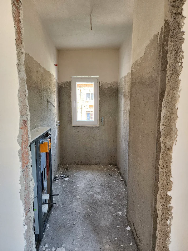 Tirane, shitet apartament 2+1+Ballkon Kati 1, 100 m² 