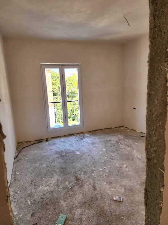 Tirane, shitet apartament 2+1+Ballkon Kati 1, 100 m² 