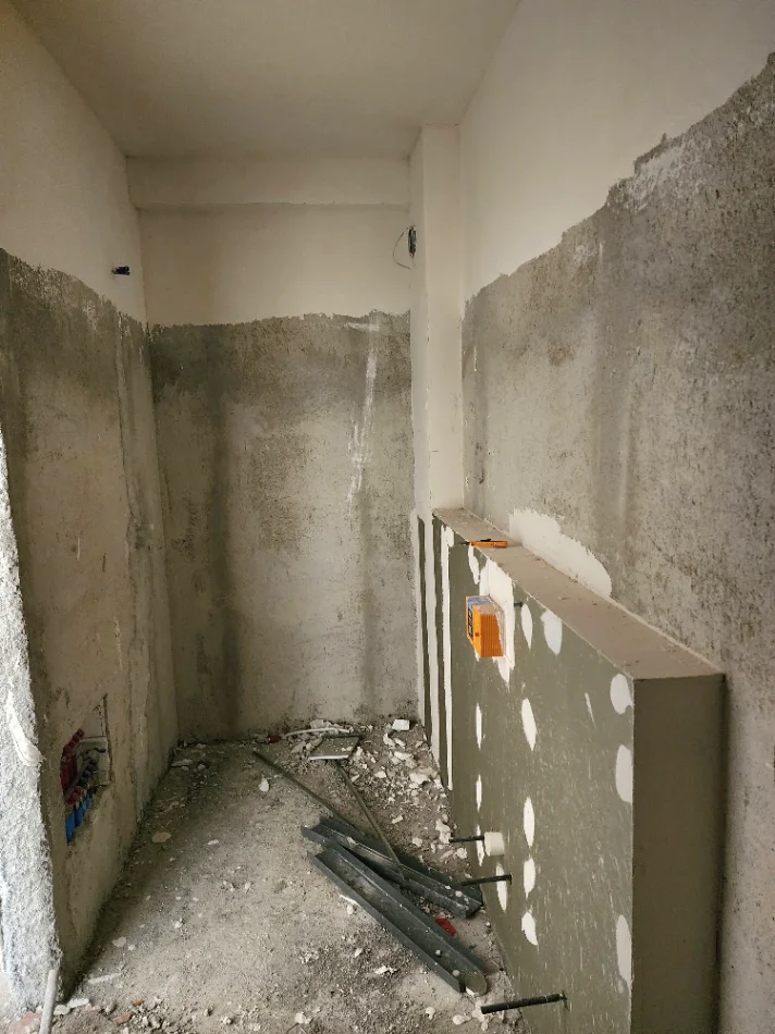 Tirane, shitet apartament 2+1+Ballkon Kati 1, 100 m² 