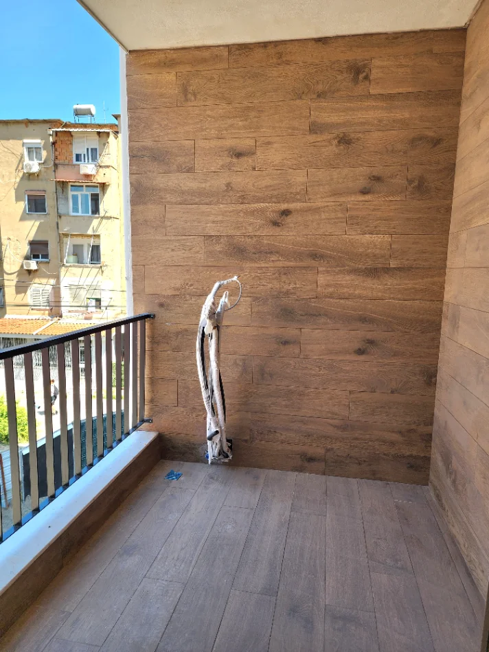 Tirane, shitet apartament 2+1+Ballkon Kati 1, 100 m² 