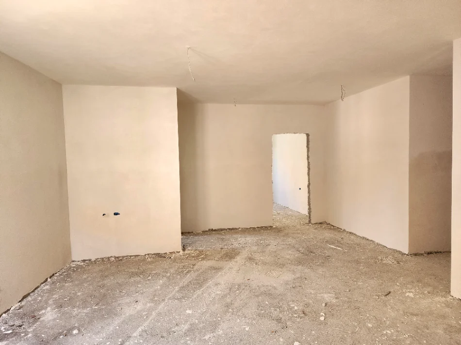 Tirane, shitet apartament 2+1+Ballkon Kati 1, 100 m² 