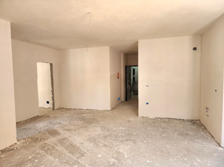 Tirane, shitet apartament 2+1+Ballkon Kati 1, 100 m² 