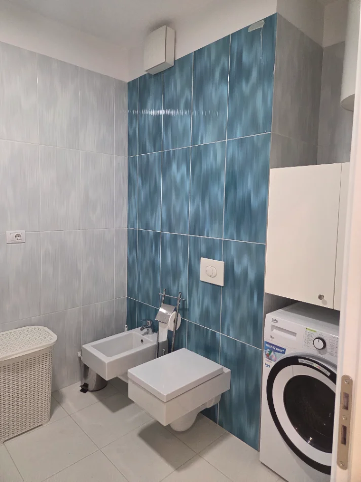 Tirane, jepet me qera 2+1+Ballkon Kati 13, 127 m² 1.500 € 