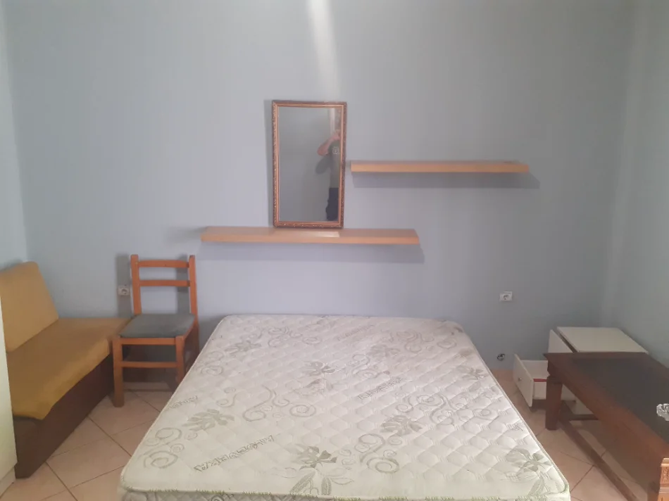 Tirane, jap me qera garsonier 1+1 Kati 1, 28 m² 180 € 