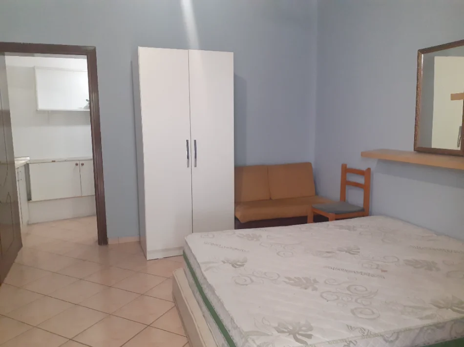 Tirane, jap me qera garsonier 1+1 Kati 1, 28 m² 180 € 