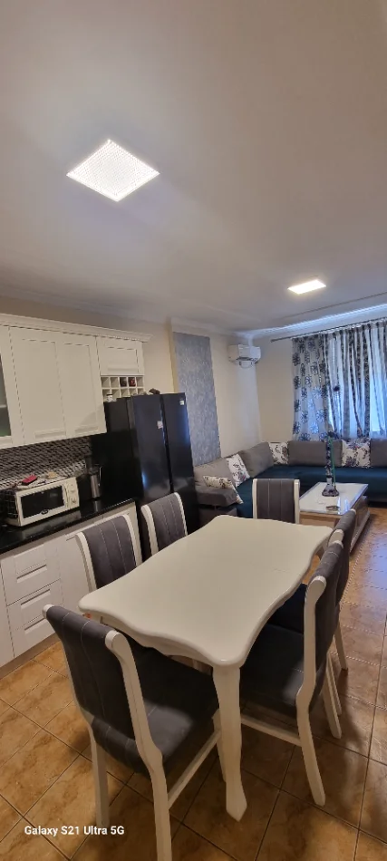 Tirane, jepet me qera apartament 2+1+Ballkon Kati 7, 1 m² 500 €