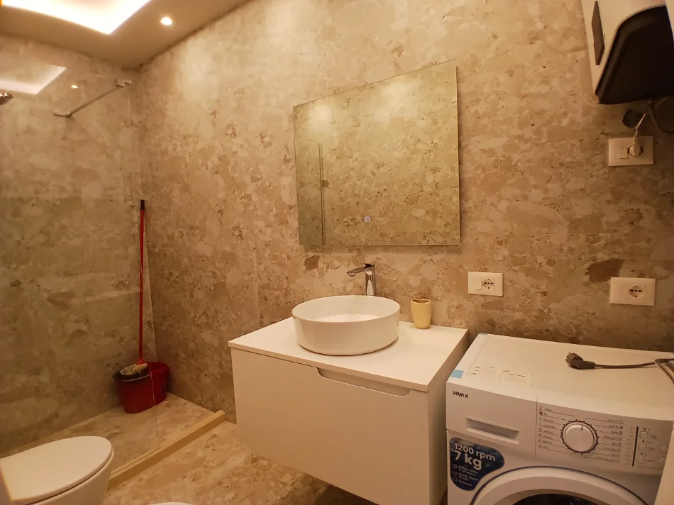Tirane, jepet me qera apartament 1+1+Ballkon Kati 2, 45 m² 550 € (Materniteti I Ri)