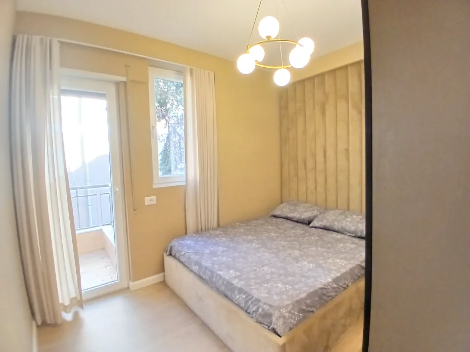 Tirane, jepet me qera apartament 1+1+Ballkon Kati 2, 45 m² 550 € (Materniteti I Ri)