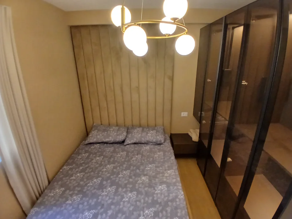 Tirane, jepet me qera apartament 1+1+Ballkon Kati 2, 45 m² 550 € (Materniteti I Ri)