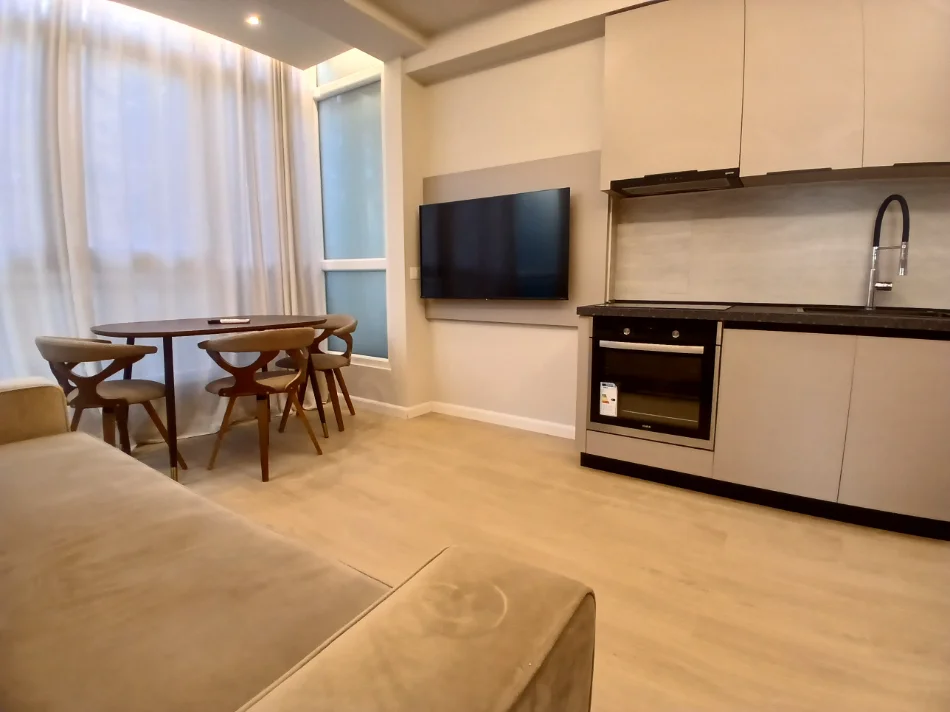 Tirane, jepet me qera apartament 1+1+Ballkon Kati 2, 45 m² 550 € (Materniteti I Ri)