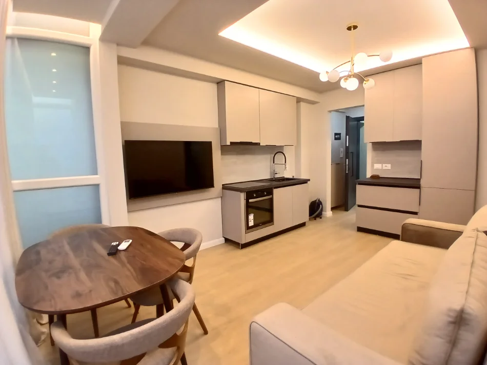 Tirane, jepet me qera apartament 1+1+Ballkon Kati 2, 45 m² 550 € (Materniteti I Ri)