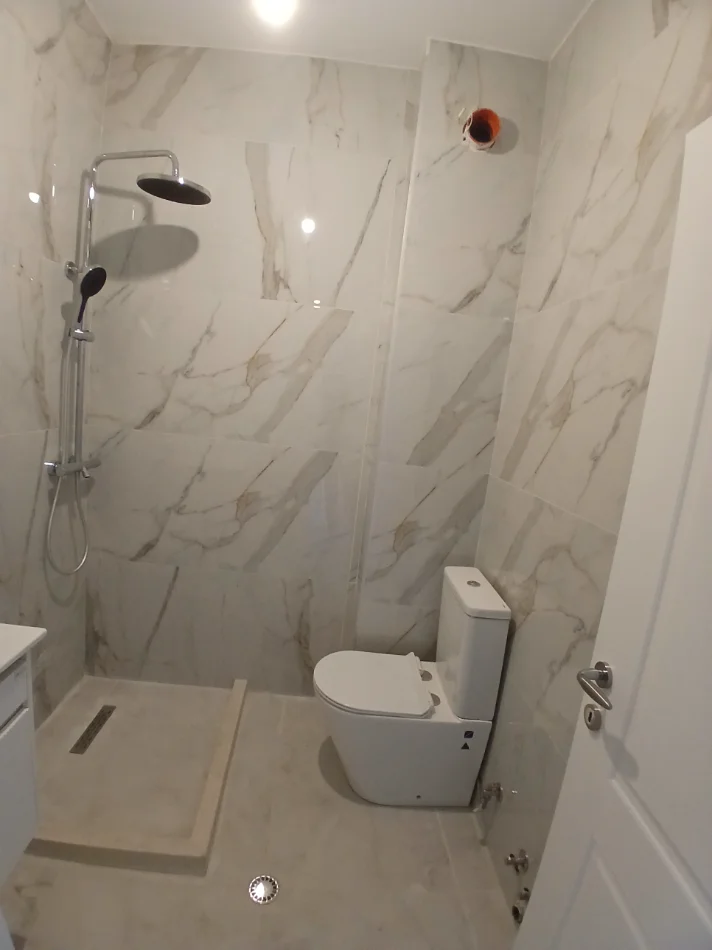 Tirane, shitet apartament 2+1+Ballkon Kati 2, 120 m² 130.001 € (Pallati Marsi 4, pranë Pajtoni Center)
