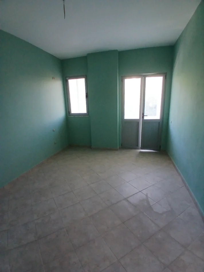 Tirane, shitet apartament 2+1+Ballkon Kati 2, 120 m² 130.001 € (Pallati Marsi 4, pranë Pajtoni Center)