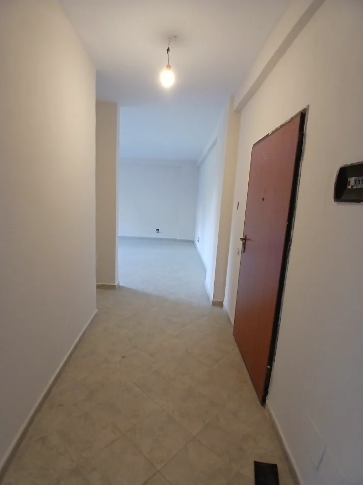 Tirane, shitet apartament 2+1+Ballkon Kati 2, 120 m² 130.001 € (Pallati Marsi 4, pranë Pajtoni Center)