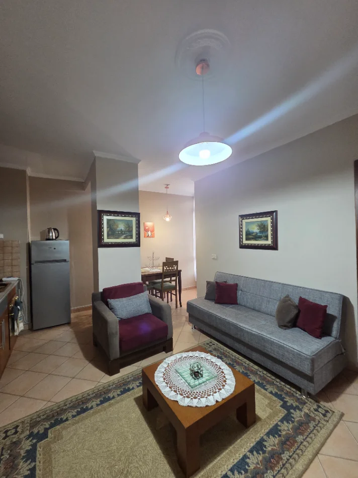 Tirane, jepet me qera 1+1+Ballkon , 60 m² 650 € (Perlat Rexhepi)
