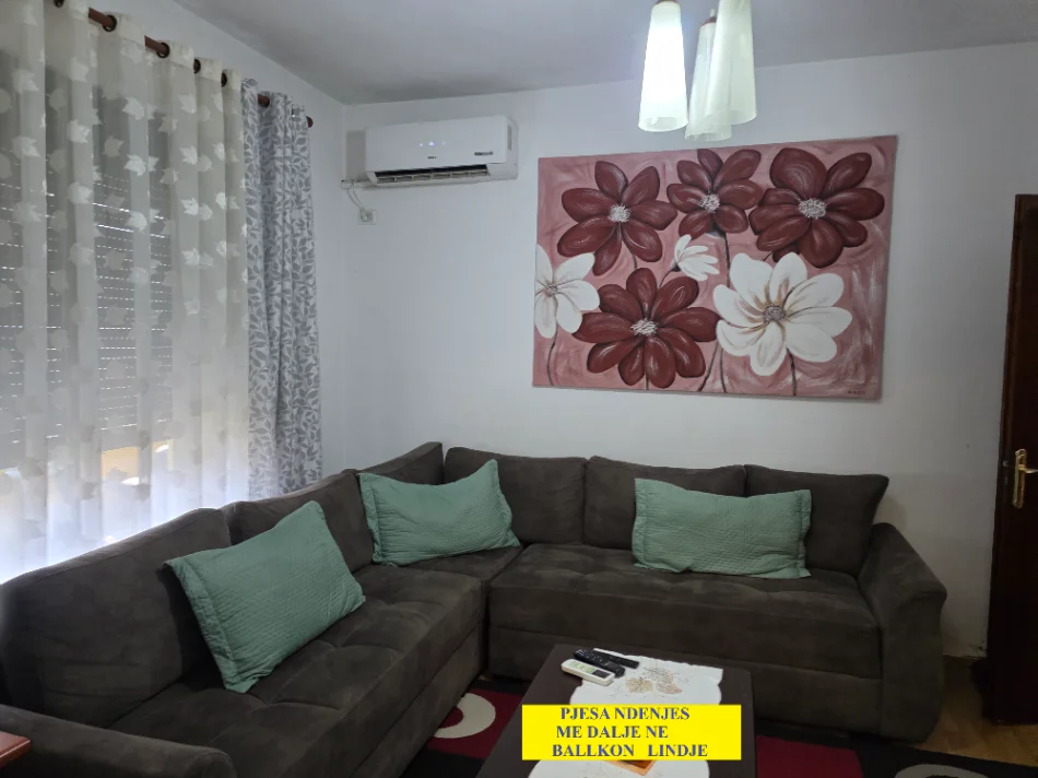Tirane,Shitet Apart rinovuar & mirëmbajtur 3+1, kati 4,pallat ekzistus 5-kat,sip.82m²,Cmim172'000€, brenda unazës rr.Bardhyl/rr.H.Tasim 7-min Q-Tiranë