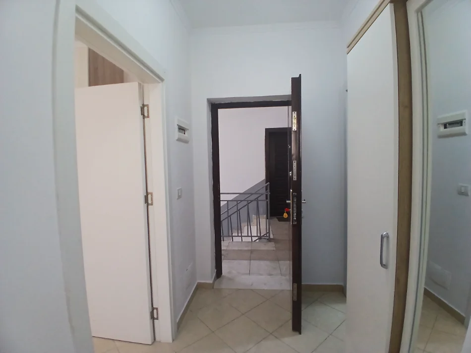 Tirane, jap me qera apartament 1+1+Ballkon Kati 6, 75 m² 450 € (Astir)
