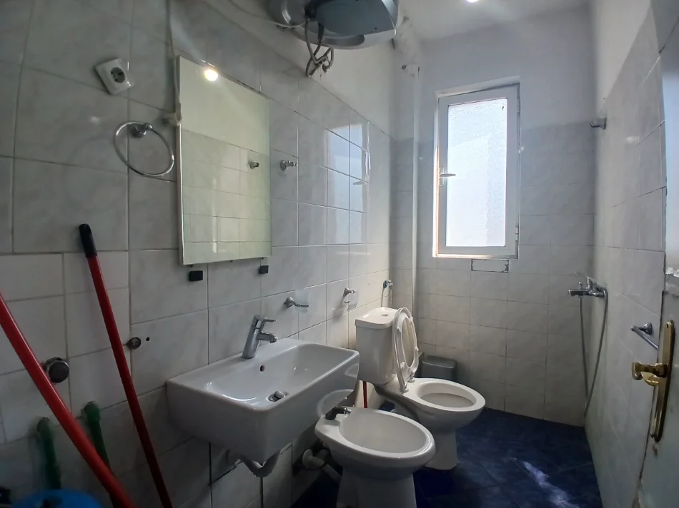 Tirane, jepet me qera apartament 1+1+Ballkon Kati 4, 65 m² 430 € (Boca coffee)