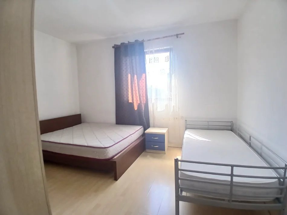 Tirane, jepet me qera apartament 1+1+Ballkon Kati 4, 65 m² 430 € (Boca coffee)