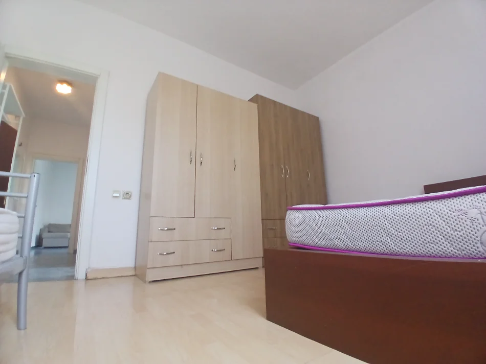 Tirane, jepet me qera apartament 1+1+Ballkon Kati 4, 65 m² 450 € (Boca caffe)