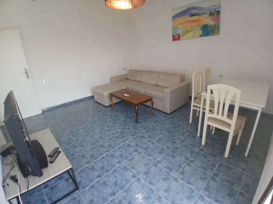 Tirane, jepet me qera apartament 1+1+Ballkon Kati 4, 65 m² 450 € (Boca caffe)