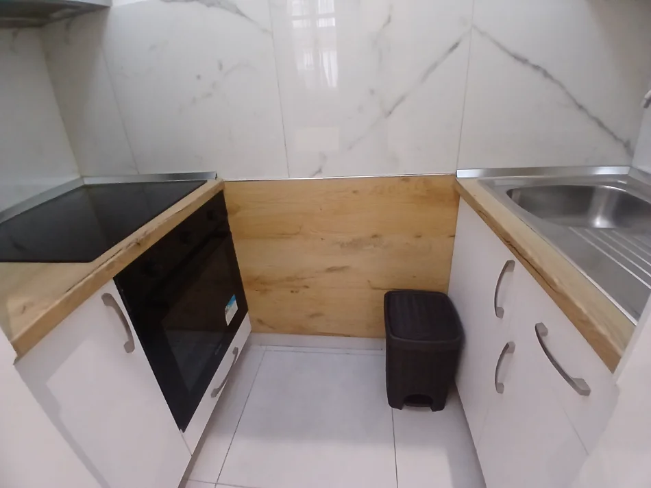 Tirane, jepet me qera apartament 1+1 Kati 1, 35 m² 390 € (21 dhjetori)
