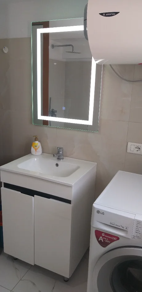 Tirane, jepet me qera shtepi 1+1 Kati 1, 55 m² 300 € (Rr Kadillari)