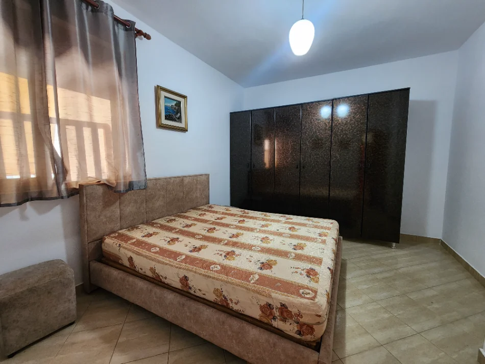 Tirane, jepet me qera apartament 1+1+Ballkon Kati 5, 65 m² 330 € (Rruga Fadil Feliu)