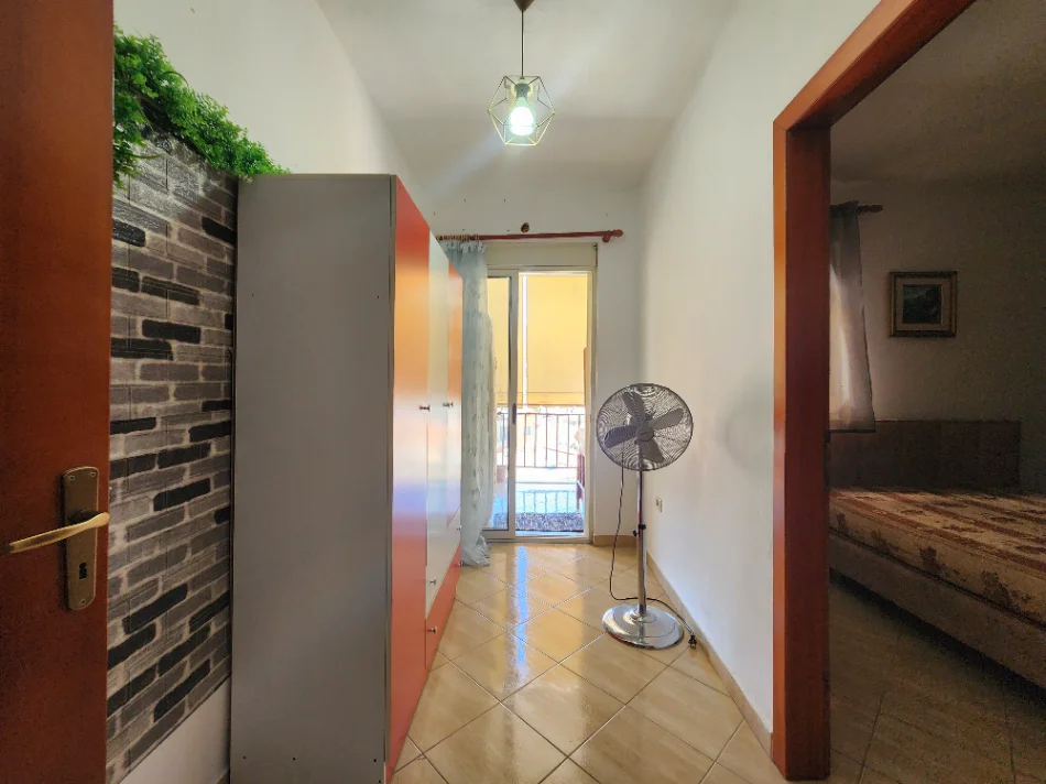 Tirane, jepet me qera apartament 1+1+Ballkon Kati 5, 65 m² 330 € (Rruga Fadil Feliu)