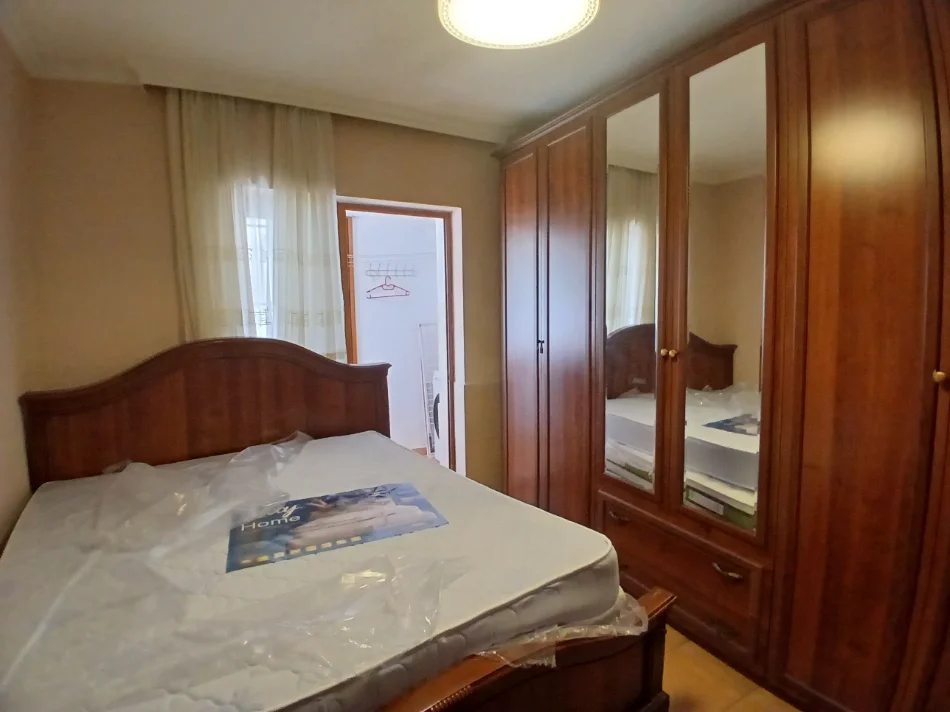 Tirane, jepet me qera apartament 2+1+Aneks+Ballkon Kati 1, 80 m² 400 € (Bkt)