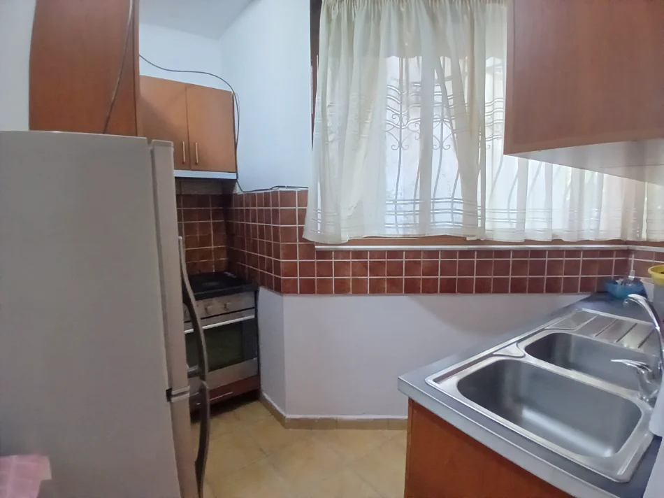 Tirane, jepet me qera apartament 2+1+Aneks+Ballkon Kati 1, 80 m² 400 € (Bkt)