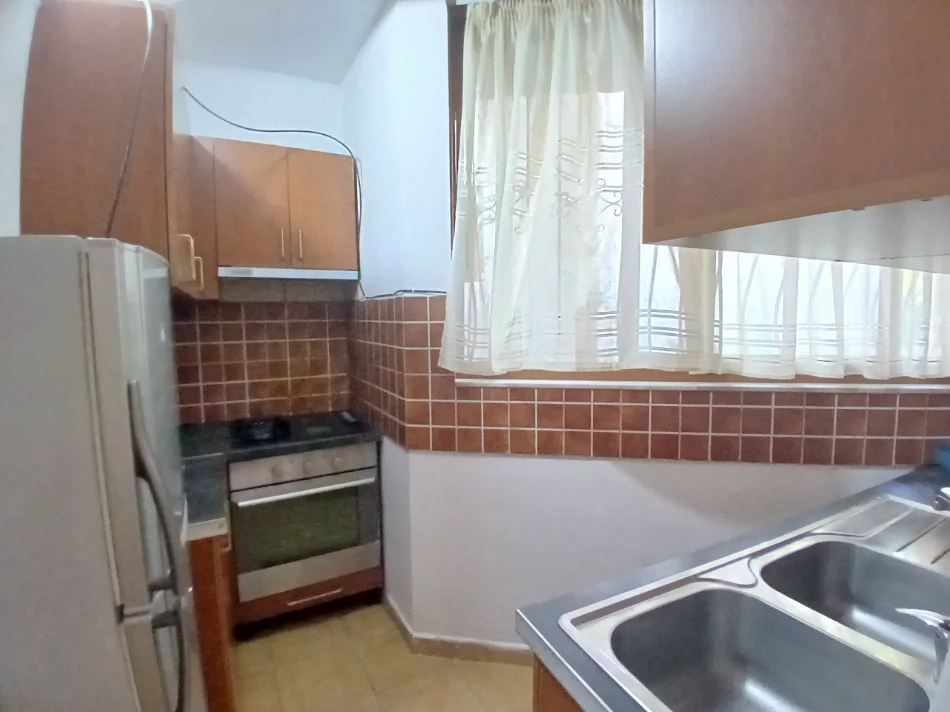 Tirane, jepet me qera apartament 2+1+Aneks+Ballkon Kati 1, 80 m² 400 € (Bkt)