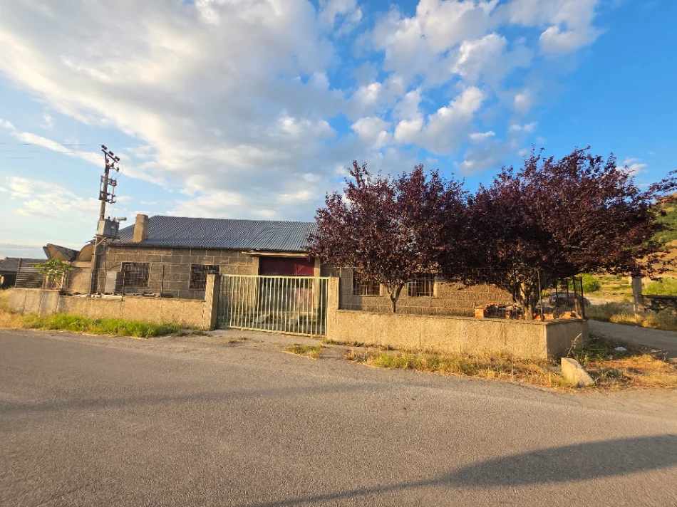 Korce, shitet aktivitet biznesi , 600 m² (Rruga e Drenoves - comando arena)