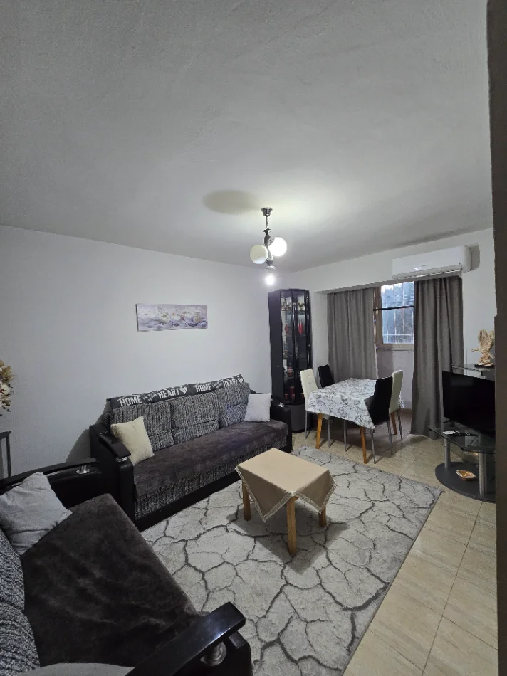 Tirane, jepet me qera apartament 1+1 Kati 2, 50 m² 400 € (Irfan Tomini)