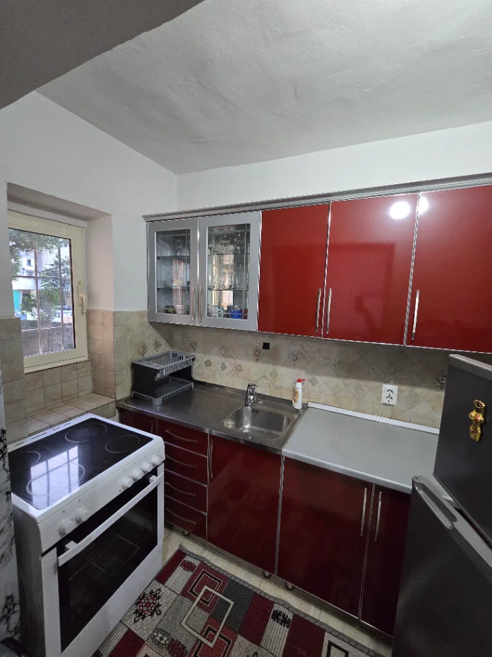 Tirane, jepet me qera apartament 1+1 Kati 2, 1 m² 400 € (Irfan Tomini)