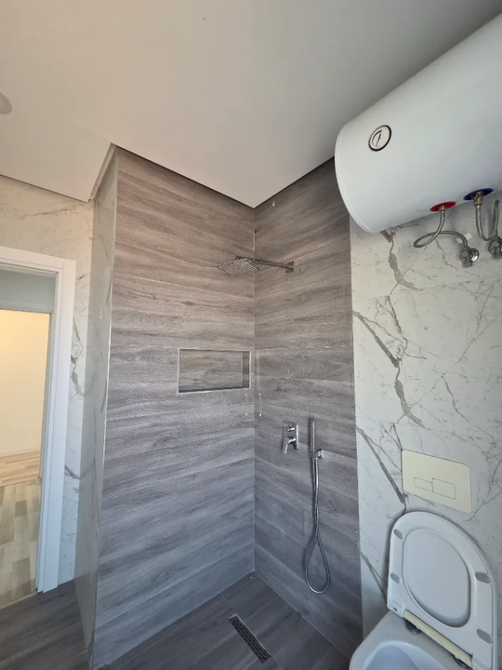 Tirane, jepet me qera apartament Kati 5, 105 m² 600 € (Hoxha Tasim)