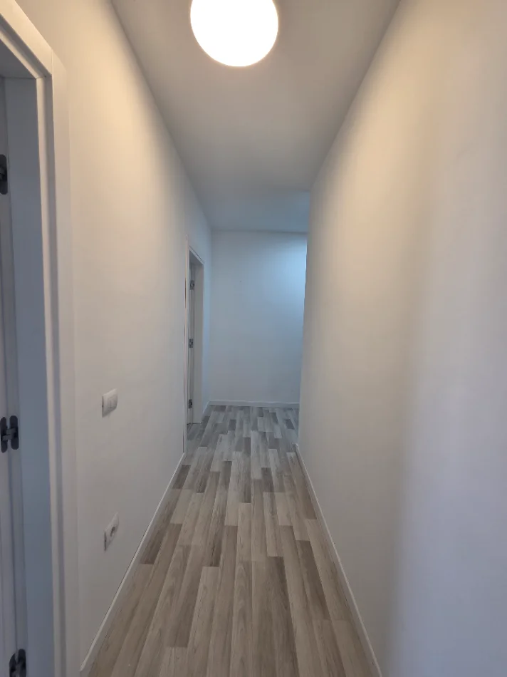 Tirane, jepet me qera apartament Kati 5, 105 m² 600 € (Hoxha Tasim)