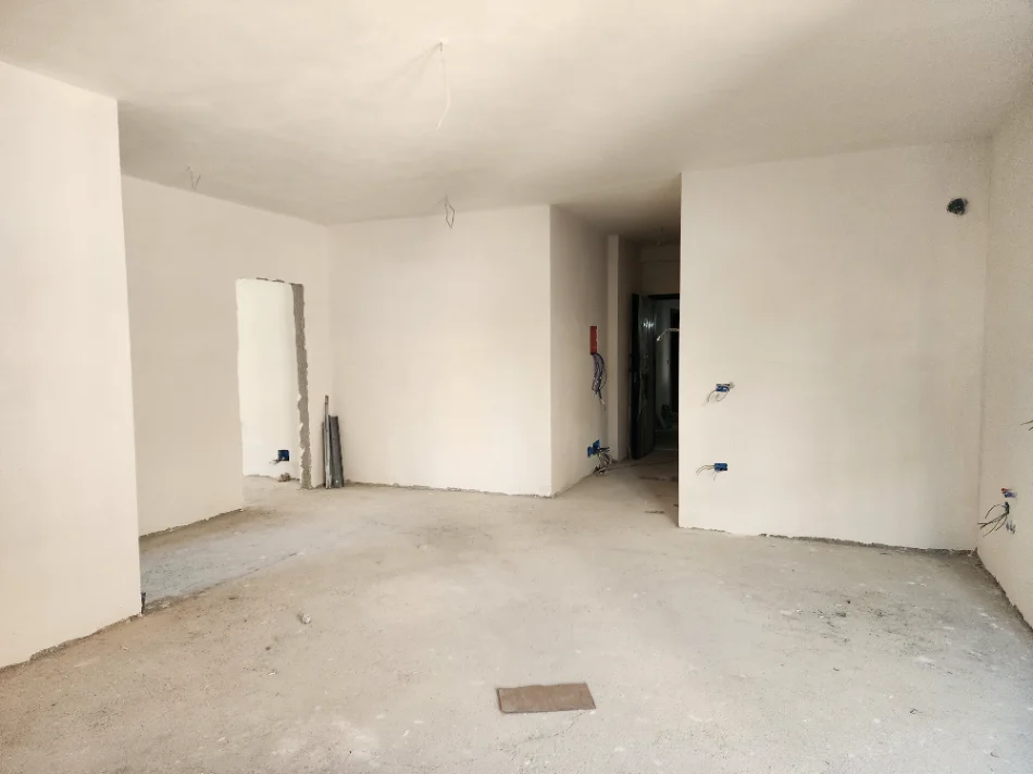 Tirane, shitet apartament 2+1+Ballkon Kati 1, 100 m² 