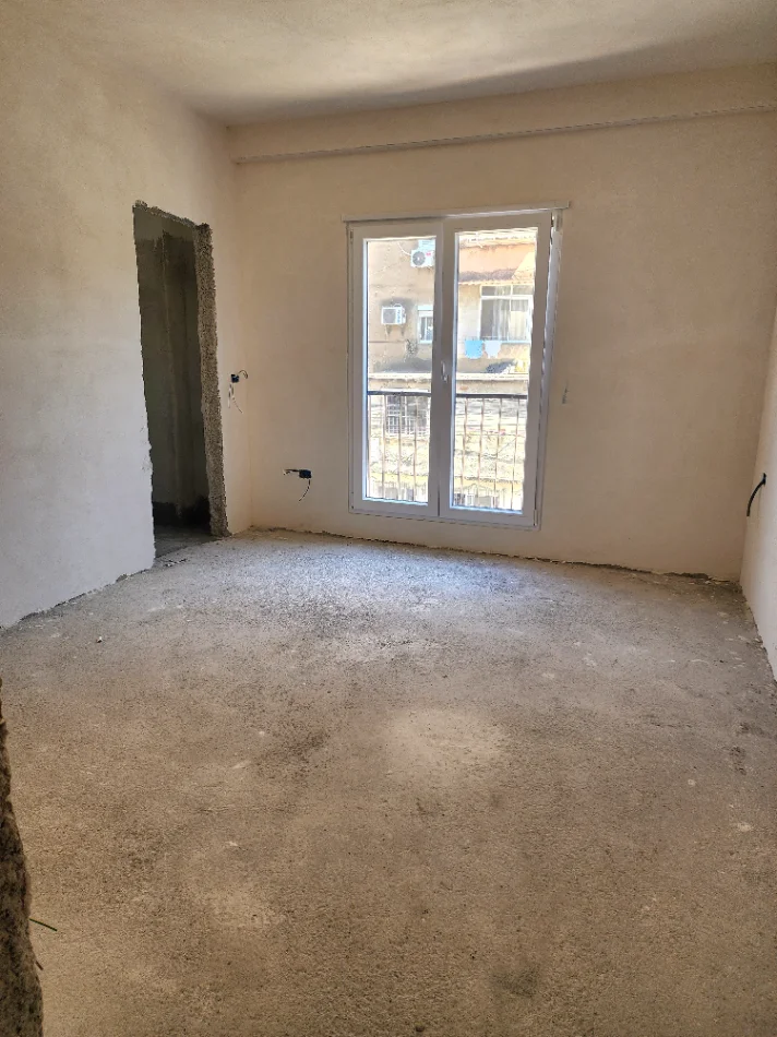 Tirane, shitet apartament 2+1+Ballkon Kati 1, 100 m² 