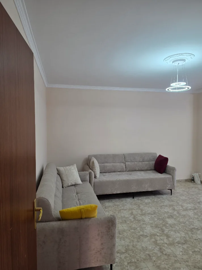 Tirane,Me Qera Apart tip.1+1,kati 1,pallat 5-kat,sip.57m²,qera 40'000 Leke/muaj,në rr I.Dollaku,300m nga Fusha/rr.Ali Demi,800m nga brryli/Lana Tirane